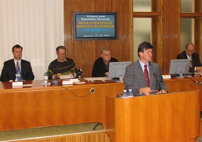 Energetika v primežu razvojnih dilem
