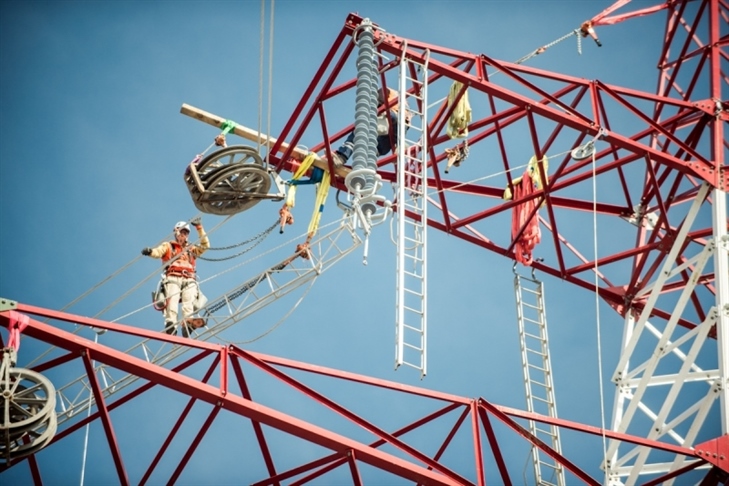 V mesecu dni postavljenih vseh 227 stebrov daljnovoda