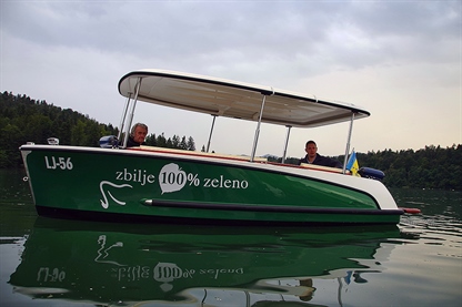 Po Zbiljskem jezeru z novim plovilom