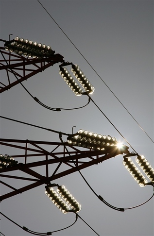 Povpraševanje po električni energiji se še naprej zmanjšuje
