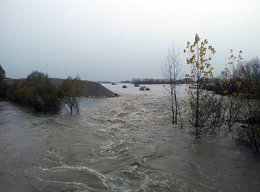 Novembra močan porast vodostaja reke Save