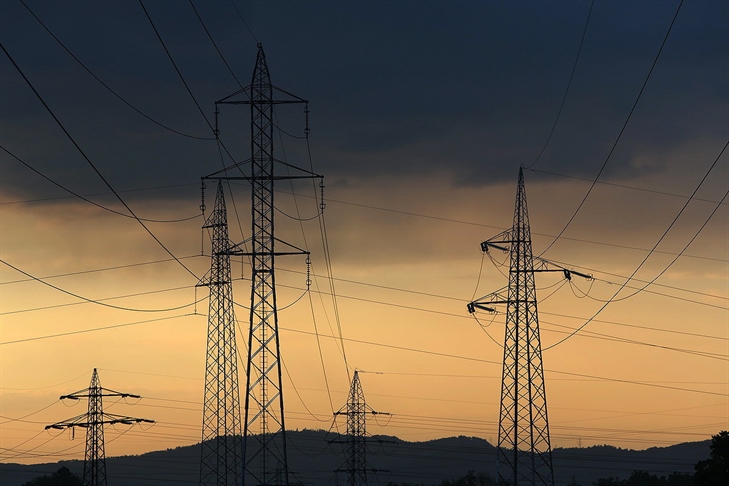 Odjem električne energije ob polletju rahlo navzgor