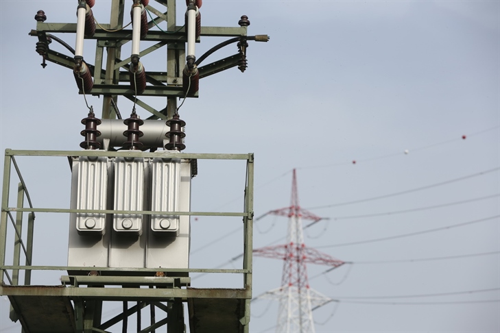 Ob koncu leta manjše povpraševanje po električni energiji