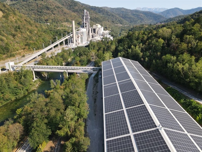 V obratovanju ena največjih slovenskih sončnih elektrarn na strehi