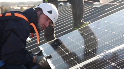 GEN-I Sonce montaža sončne elektrarne na večstanovanjskem bloku