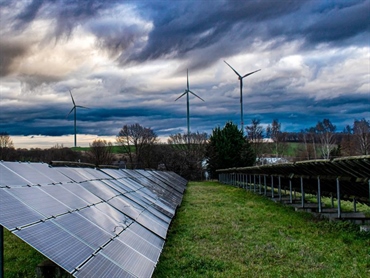Naložbe v tehnologije energetskega prehoda lani dosegle rekordnih 1,3 milijarde ameriških dolarjev