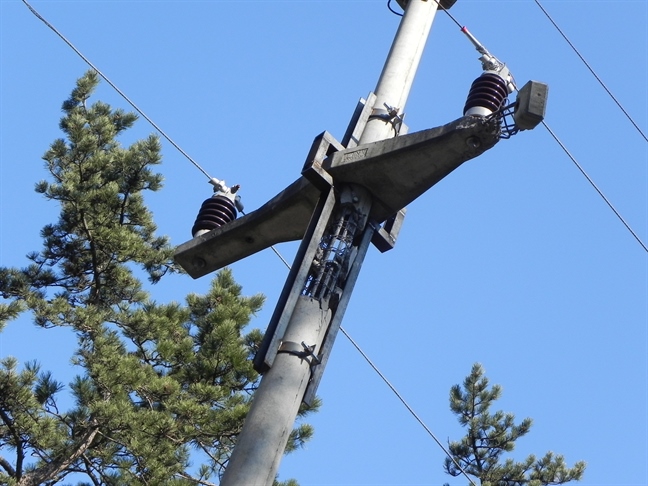 Zaradi nevihte na Primorskem težave pri oskrbi z elektriko