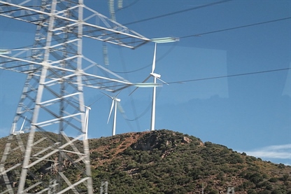 Večino obnovljive energije v EU zagotavljata voda in veter, a se delež sončnih elektrarn hitro povečuje