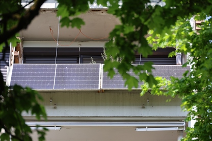 Balkonske sončne elektrarne: Odlične za vroča poletja?